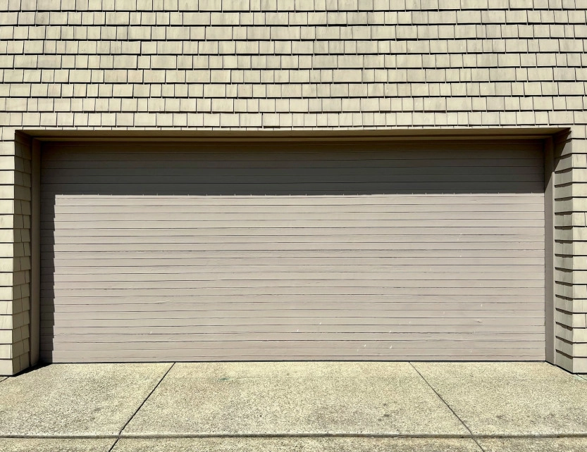 Großraumgarage mit Rolltor