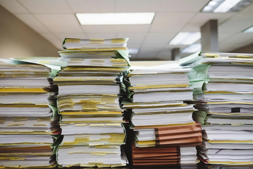 Bürokratie, Vvele Ordner stapeln sich